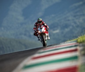 开云体育官网-F1街道赛焦点战，国王淘汰赛过关北京队，赛车与篮球的跨界狂想