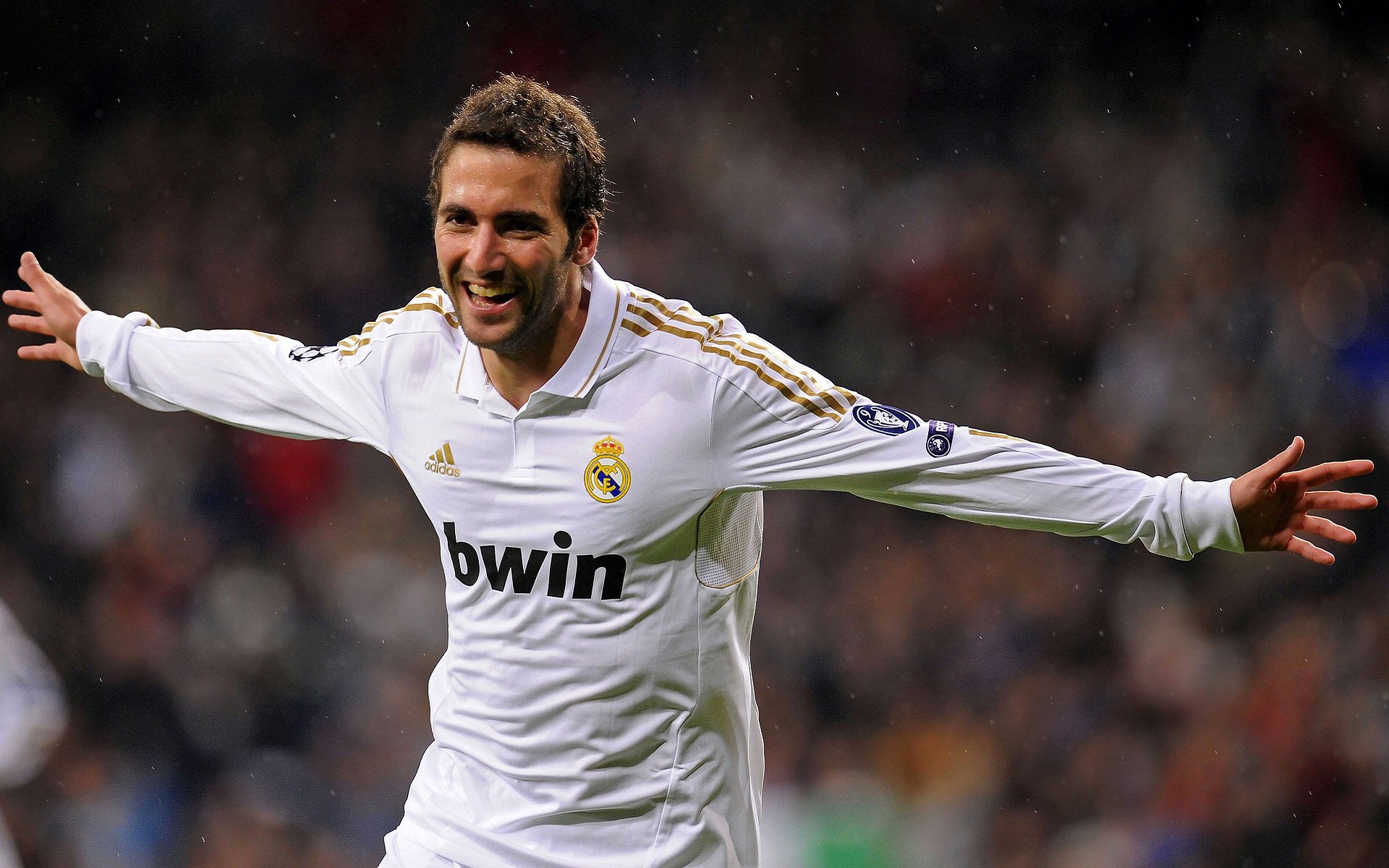 佛罗伦萨狂胜阿尔及利亚，当紫百合的浪漫邂逅沙漠雄狮的坚韧