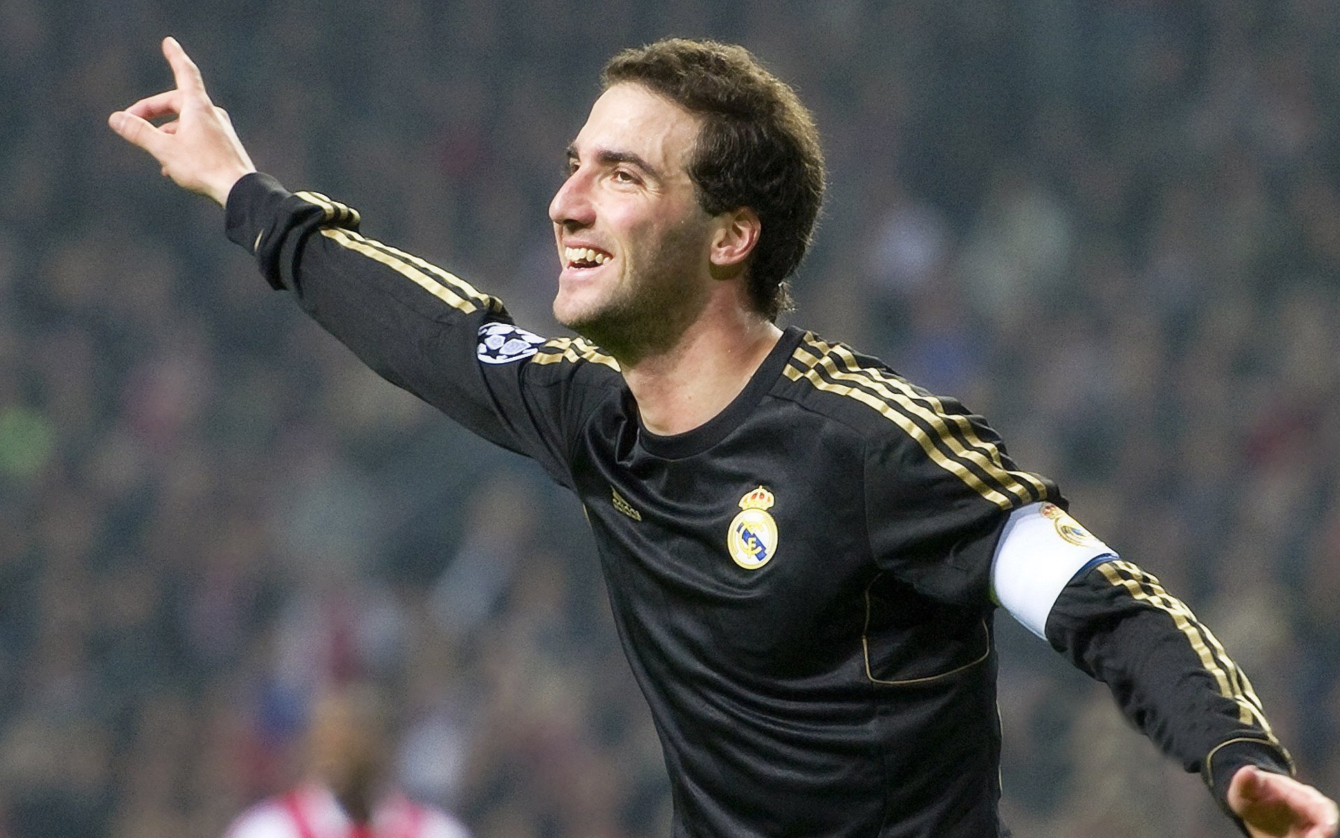 迪巴拉一锤定音,安哥拉用足球击溃战争阴云